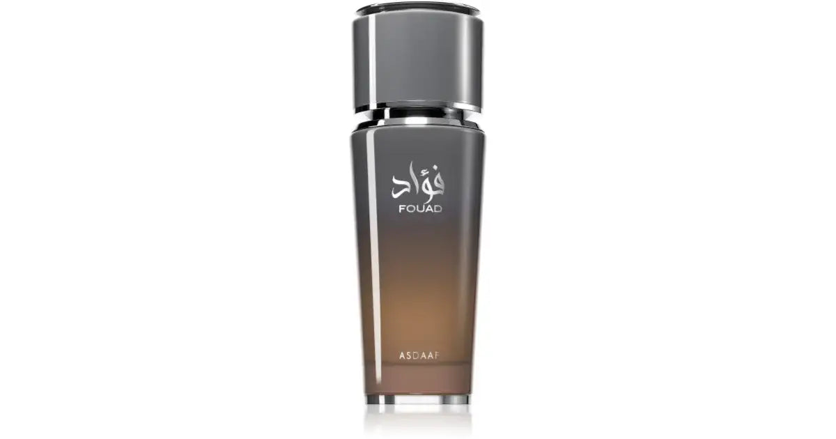 Asdaaf Fouad Eau de Parfum, elegantes Fläschchen mit goldener Kappe und floralem Duft, stilvoll präsentiert auf weißem Hintergrund